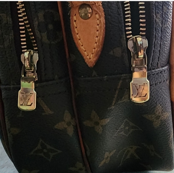 💜💜LOUIS VUITTON PURSE💜💜 - Picture 11 of 14